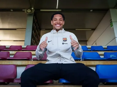 Xavi nói thẳng khả năng thi đấu của Vitor Roque