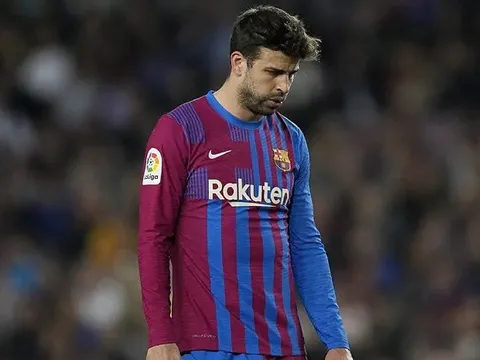 Xavi: "Pique là một tấm gương sáng"
