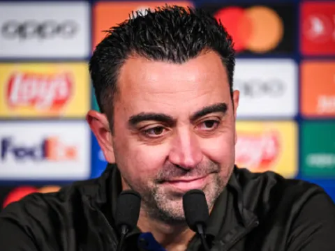 Xavi tự hào khi ngược dòng thành công trước PSG