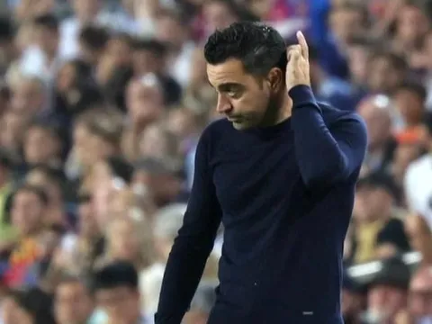 Đội ngũ trợ lý của Xavi gây choáng toàn tập