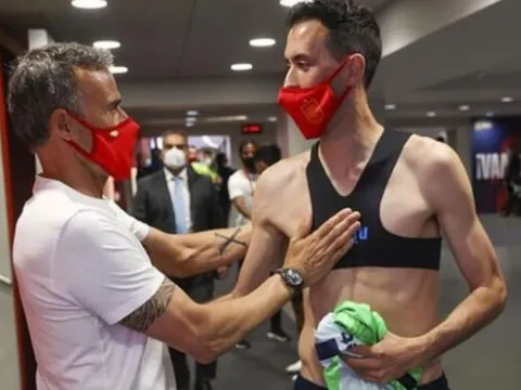 Xavi Simons: Ở Barca, họ không tập gym