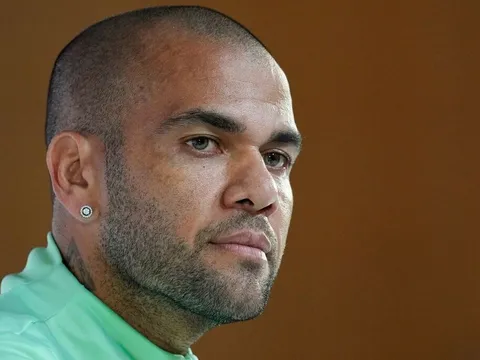 Xavi sốc khi Dani Alves bị bắt