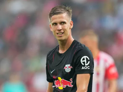 Xavi yêu cầu Barca mua gấp Dani Olmo