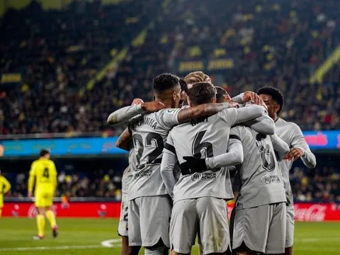 Xây chắc ngôi đầu, Xavi vẫn dè chừng Real