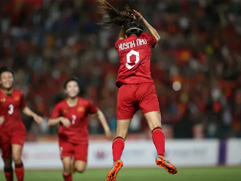 'Xé lưới' Myanmar, Huỳnh Như ăn mừng theo phong cách Ronaldo