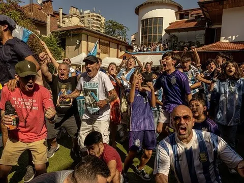 Xem World Cup trong ngôi nhà của Diego Maradona