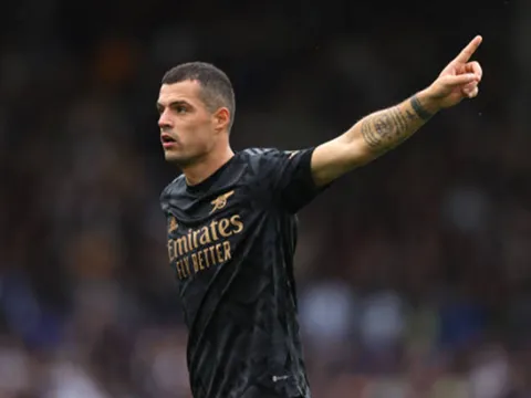 Trụ cột Arsenal bỏ tập