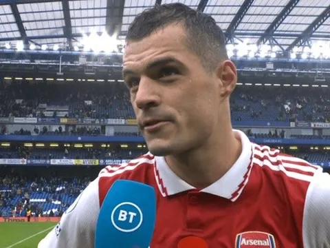 Xhaka: "Bầu không khí thật không thể tin được"