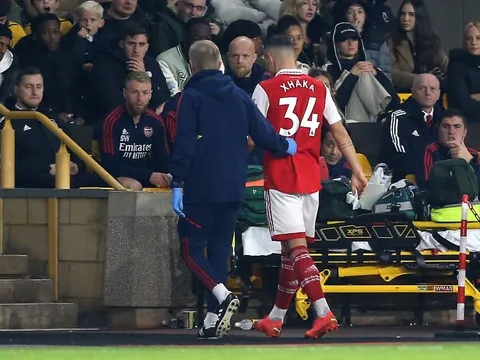 Xhaka rời sân sau 16 phút
