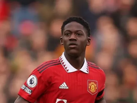 Báu vật của Man United nhận cú sốc đầu mùa