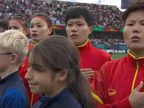Xúc động khoảnh khắc Quốc ca Việt Nam vang lên ở đấu trường World Cup