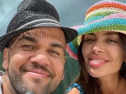 Vợ Dani Alves xóa hết ảnh chụp cùng chồng