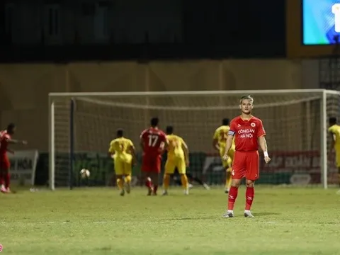 Hồ Tấn Tài không dám xem đồng đội đá penalty