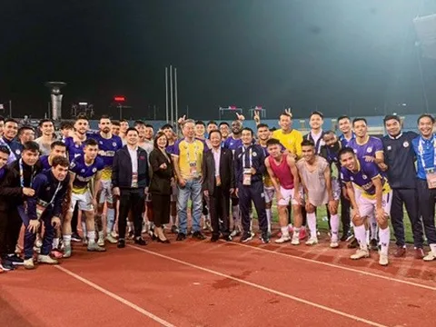 Chi tiền tỷ, bầu Hiển thưởng nóng Hà Nội FC sau "cơn địa chấn"
