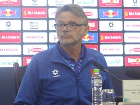 Chuyên gia lên tiếng về quyết định gây tranh cãi của HLV Troussier