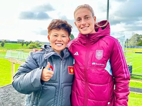 Tuyển thủ nữ Việt Nam 'xin vía' Quả bóng vàng thế giới