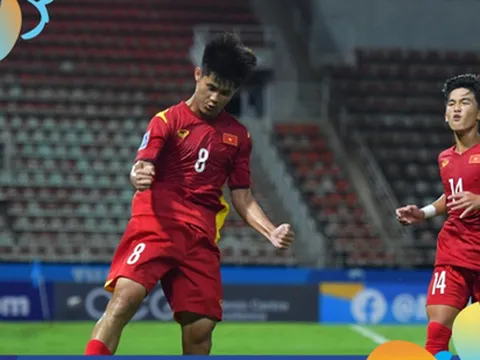 Báo Anh so sánh tài năng 17 tuổi của Việt Nam với Phil Foden