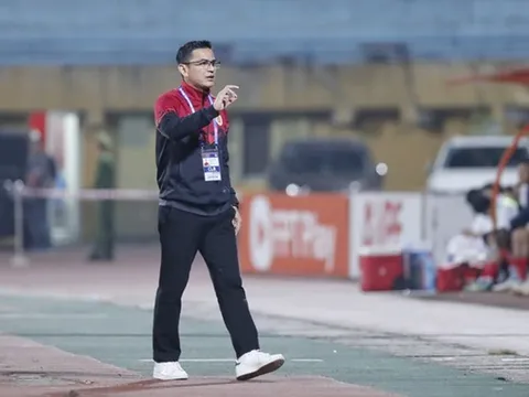 HLV Kiatisuk lên tiếng vụ Theerathon, Chanathip sang Việt Nam thi đấu