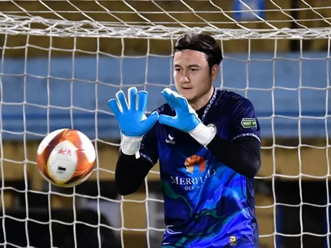 Văn Lâm chấn thương nặng