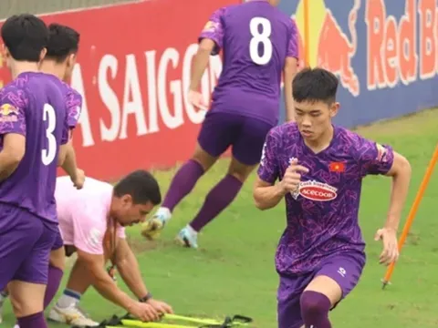 Bị chê "thích thể hiện", Đình Bắc phản ứng trên sân tập U23 Việt Nam