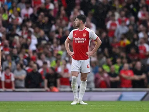 Chạm bóng ít hơn cả Raya, thảm họa tuyến giữa Arsenal lộ diện