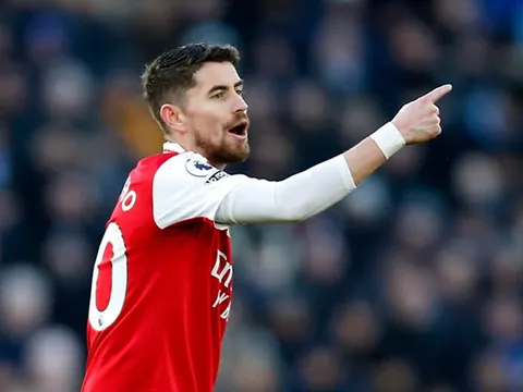 Barcelona muốn sở hữu miễn phí tiền vệ Arsenal