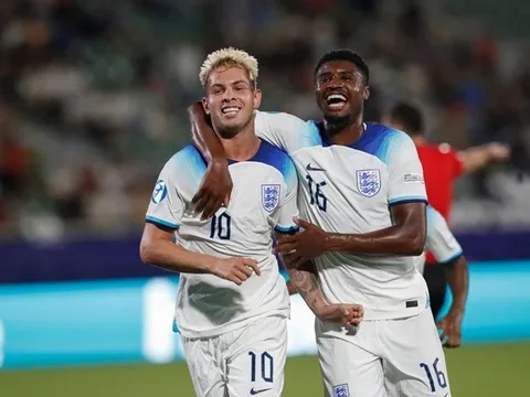 BLV Quang Huy: "Tình huống đó thì trọng tài đuổi đúng rồi”