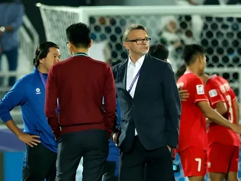 HLV Troussier rời Việt Nam; Nhật Bản đụng độ Iran tại tứ kết Asian Cup