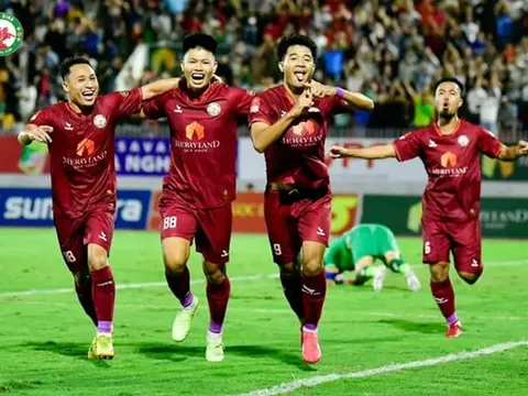Hàng công sa sút, HLV Troussier gọi 2 "cựu binh" lên tuyển Việt Nam?