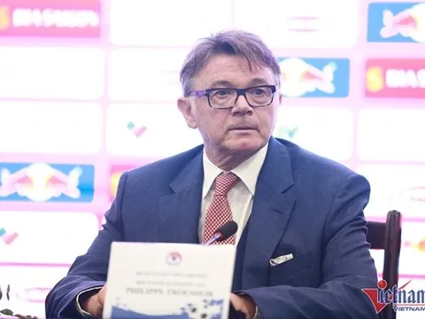 HLV Troussier sẽ dùng chiêu Erik ten Hag đang thành công ở MU