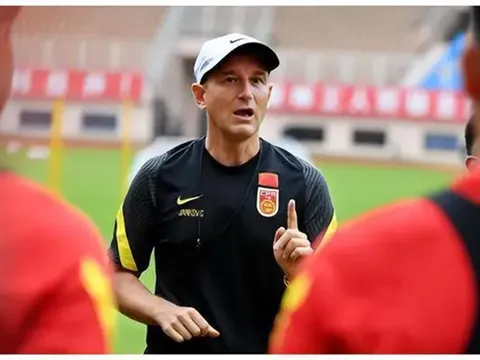 Rõ tin đồn Trung Quốc sa thải HLV trước trận gặp Việt Nam