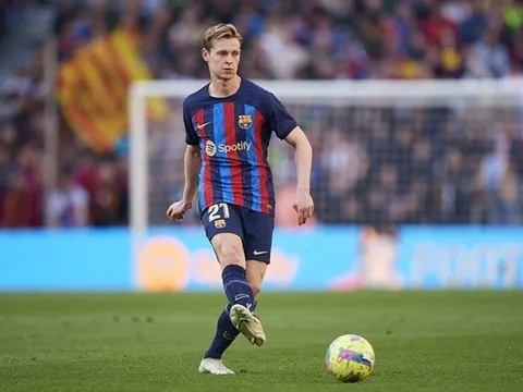 Barcelona nhận hung tin từ De Jong