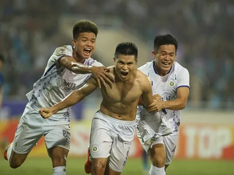 Bầu Hiển "thưởng nóng" 500 triệu cho người hùng của Hà Nội FC