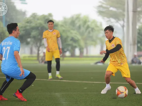 Cơn lốc đường biên tái xuất, HLV Troussier "mở cờ trong bụng"