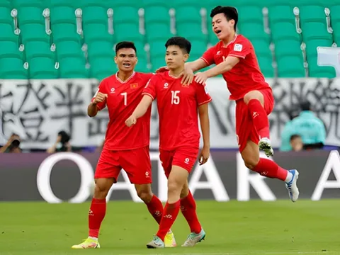 Truyền thông Trung Quốc: "Messi Việt Nam khiến Wataru Endo bối rối"