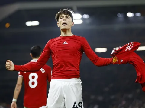 "Chiếc áo số 7 có thể phát huy hết tiềm năng hoặc hủy hoại cậu ấy"