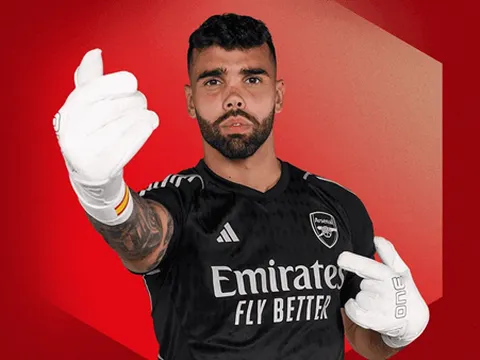 Arteta loại bỏ Ramsdale, biến Raya thành thủ môn số 1