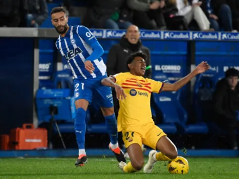 Xavi: "Cậu ấy là một con quái vật"