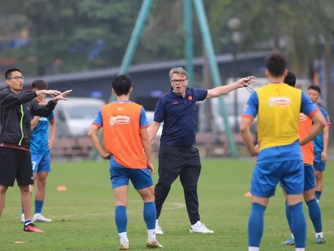 ĐT Việt Nam và tia sáng tại V-League