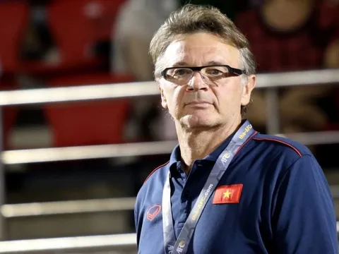 Chờ cuộc đại cách mạng của HLV Troussier