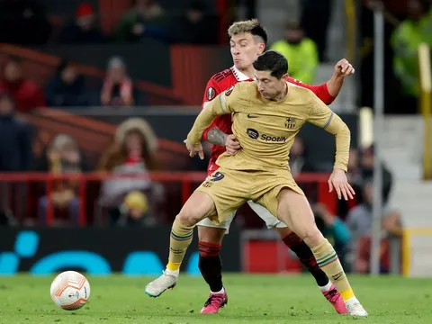 Vẻ ngoài hào nhoáng che đậy sự yếu đuối của Barca