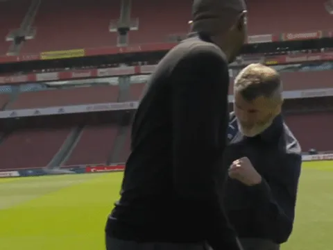 Hành động của Roy Keane khi gặp lại Patrick Vieira