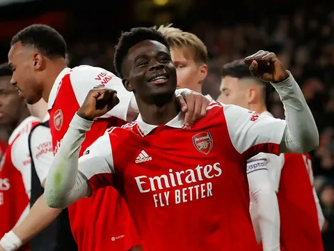 Arsenal đá thế này còn không mau trao chức vô địch