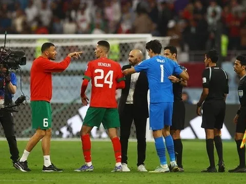 Thua Croatia, cầu thủ Maroc 'hỏi tội' trọng tài