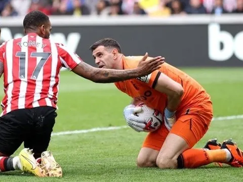 Courtois trả giá vì hành vi nổi loạn