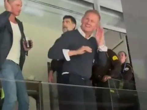 Cha của Haaland bị trục xuất khỏi khán đài VIP sân Bernabeu