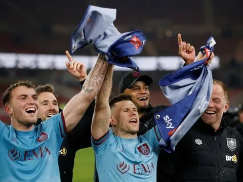 Cuộc đua thăng hạng Premier League 2023/24 diễn ra kịch tính