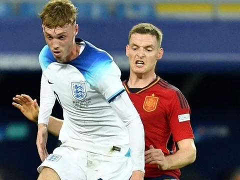 Bộ đôi sao Man City mâu thuẫn sau chung kết U21 EURO