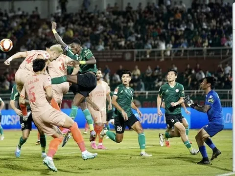 CAHN dội mưa gôn trước TP.HCM; HLV Lê Huỳnh Đức giúp Bình Dương giành điểm