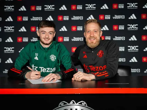 Man Utd công bố hợp đồng mới